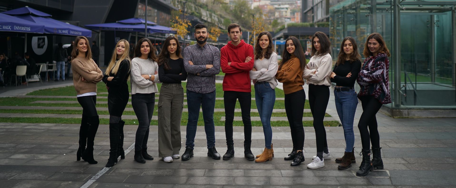 Estudiantes en el campus