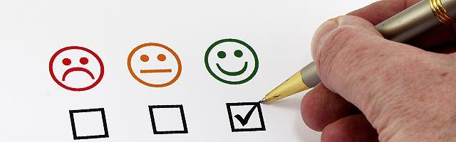 imagen decorativa de un check con caritas para evaluar